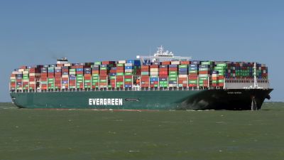Tàu hàng Evergreen đã được giải cứu khỏi kênh đào Suez ...